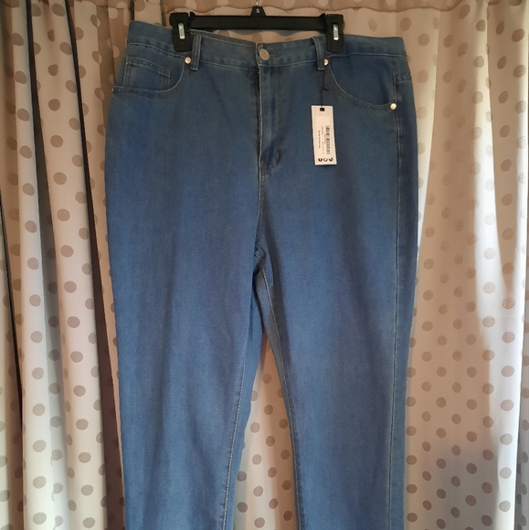 Plus High Rise Mom 👖 14 - Picture 2 of 10